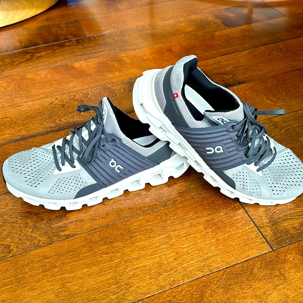 Men’s On Cloudswift. Men’s 11. Alloy color scheme.